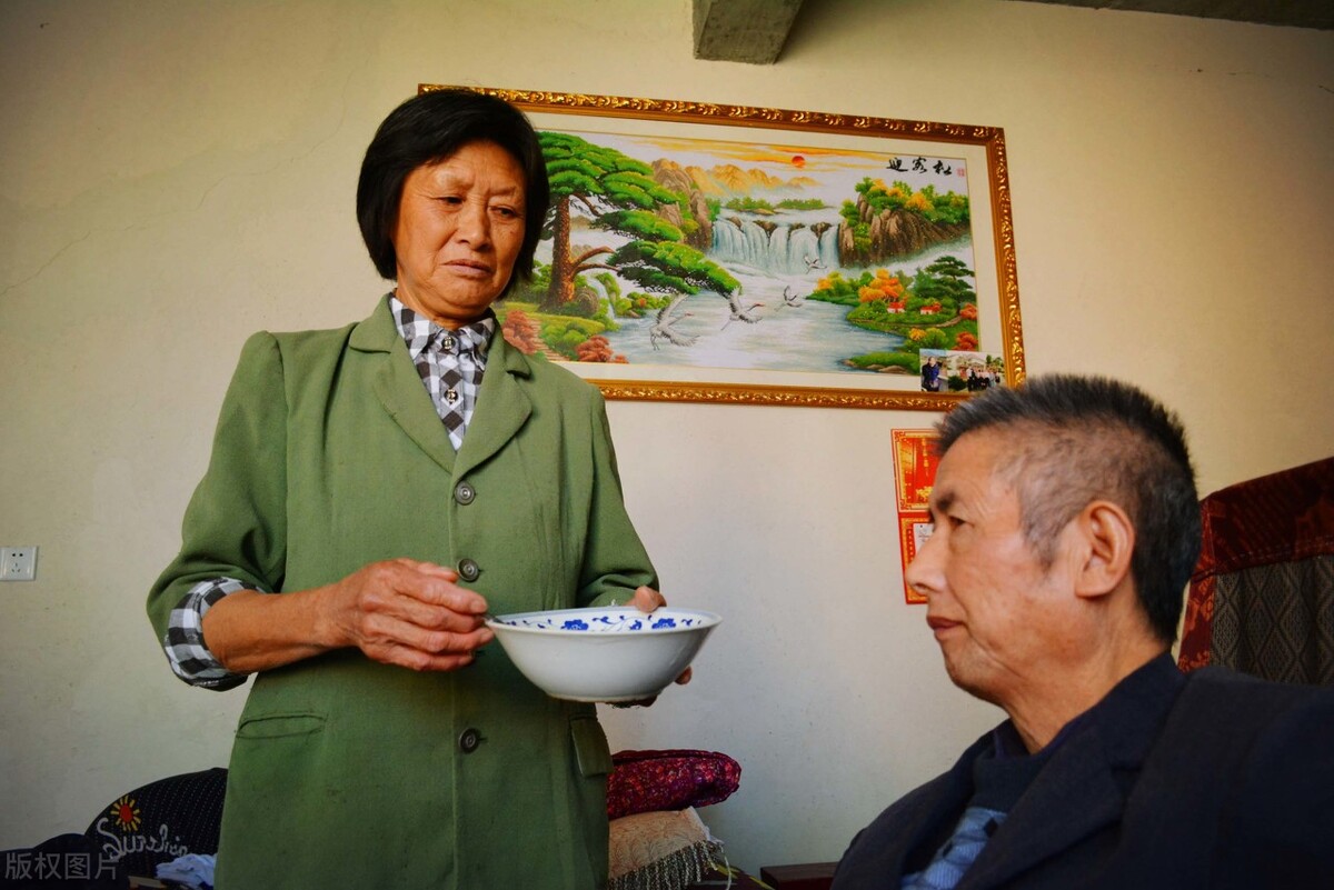 余生究竟是一个人过还是找一个老伴?看看这篇文章就知道了